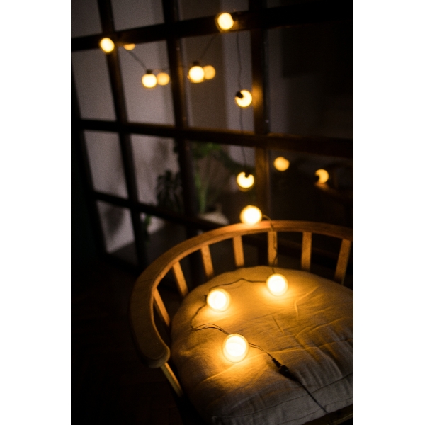 / Світлодіодна гірлянда-нитка чорний дріт 10 LED Euro Led 3 м теплий білий