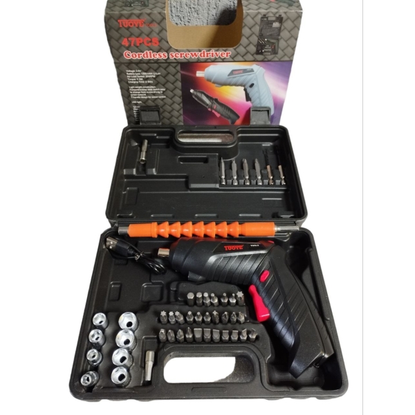 / Аккумуляторная отвертка в кейсе с насадками
