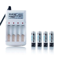 Зарядний пристрій 4хААА/АА Jiabao Digital Charger JB-212 2500mA з акумуляторами АА білий
